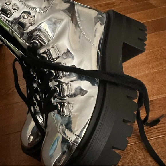 Metallic boots - Picture 8 of 11